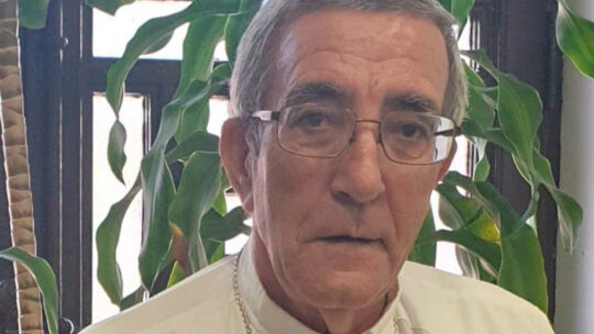 Obispo Domingo Oropesa responde favorablemente al tratamiento en UCI, informa diócesis cubana