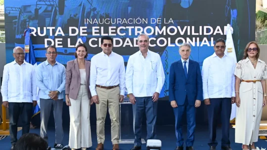 Presidente Abinader y ministro Collado inauguran la Ruta de Electromovilidad en Ciudad Colonial