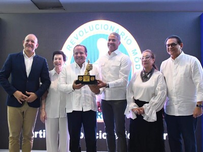 Reconocimiento a Paliza por su trayectoria en el PRM de Santiago
