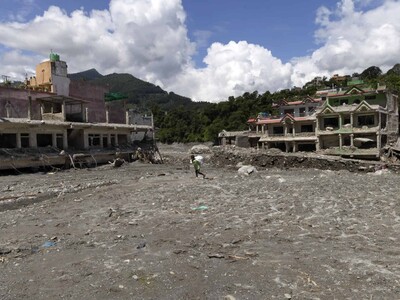 Se mantienen las búsquedas 11 días despúes de riada masiva en Nepal