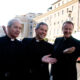 Tres sacerdotes irlandeses llevan la música sacra al mundo con su grupo The Priests