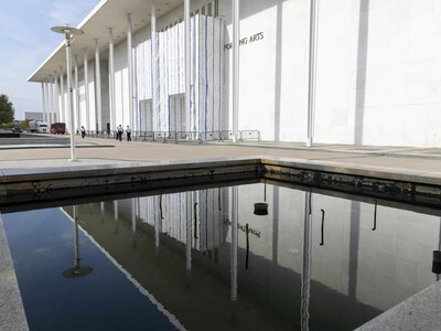 Trump dice Kennedy Center cerrará tras negativa de incluir su nombre