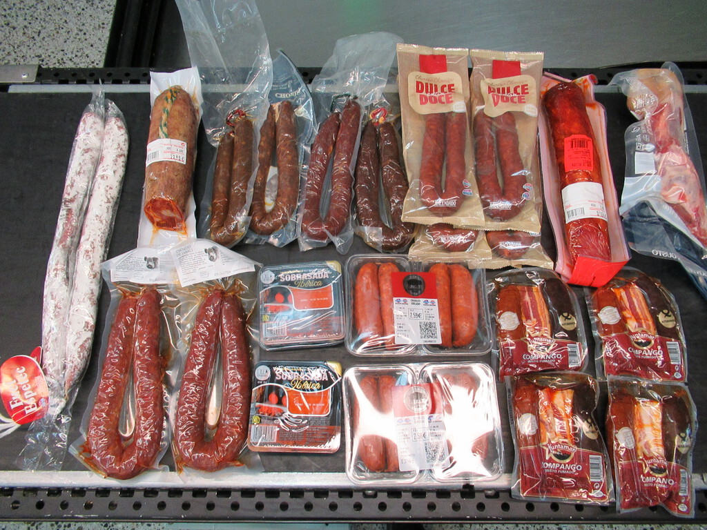 Un hombre salió de un Mercadona de Madrid con casi 9 kilos de embutido. Lo que pasó al llegar al aeropuerto de Seattle ya te lo…