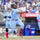 Vladimir Guerrero Jr. pega cuadrangular y empuja 5 vueltas