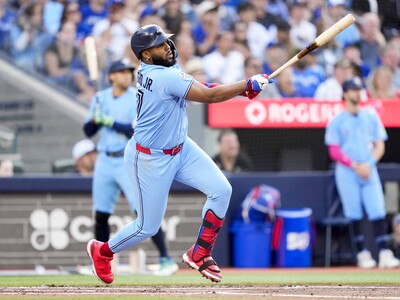 Vladimir Guerrero Jr. pega cuadrangular y empuja 5 vueltas
