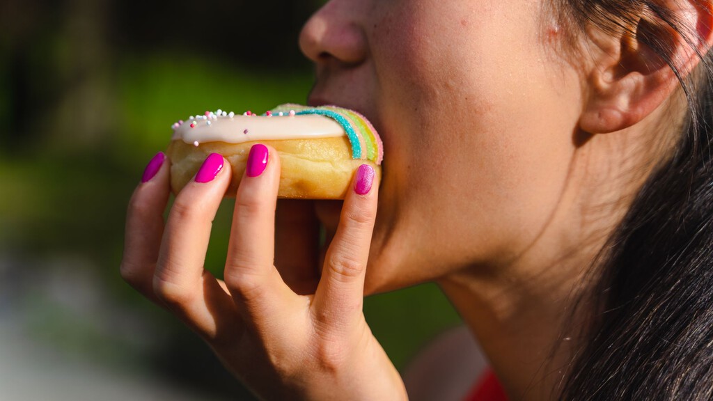 ¿Eres un «masticador» o un «aplastador»? La física de tu boca explica por qué odias ciertos alimentos