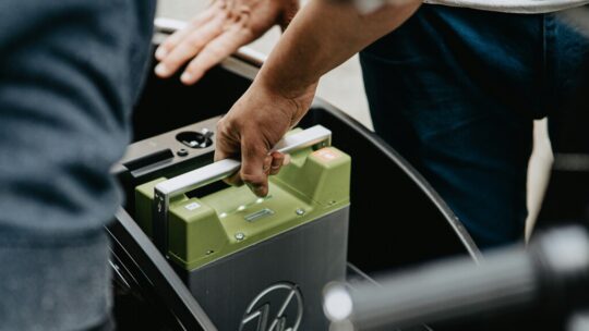¿Pueden las baterías usadas del coche eléctrico tener una segunda vida como almacenamiento de renovables? Asturias dice sí