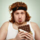 ¿Quieres hacer más repeticiones en el gimnasio? Llévate una barrita de chocolate, pero no te la comas