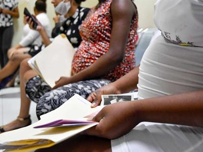 12,000 adolescentes dan a luz cada año en República Dominicana
