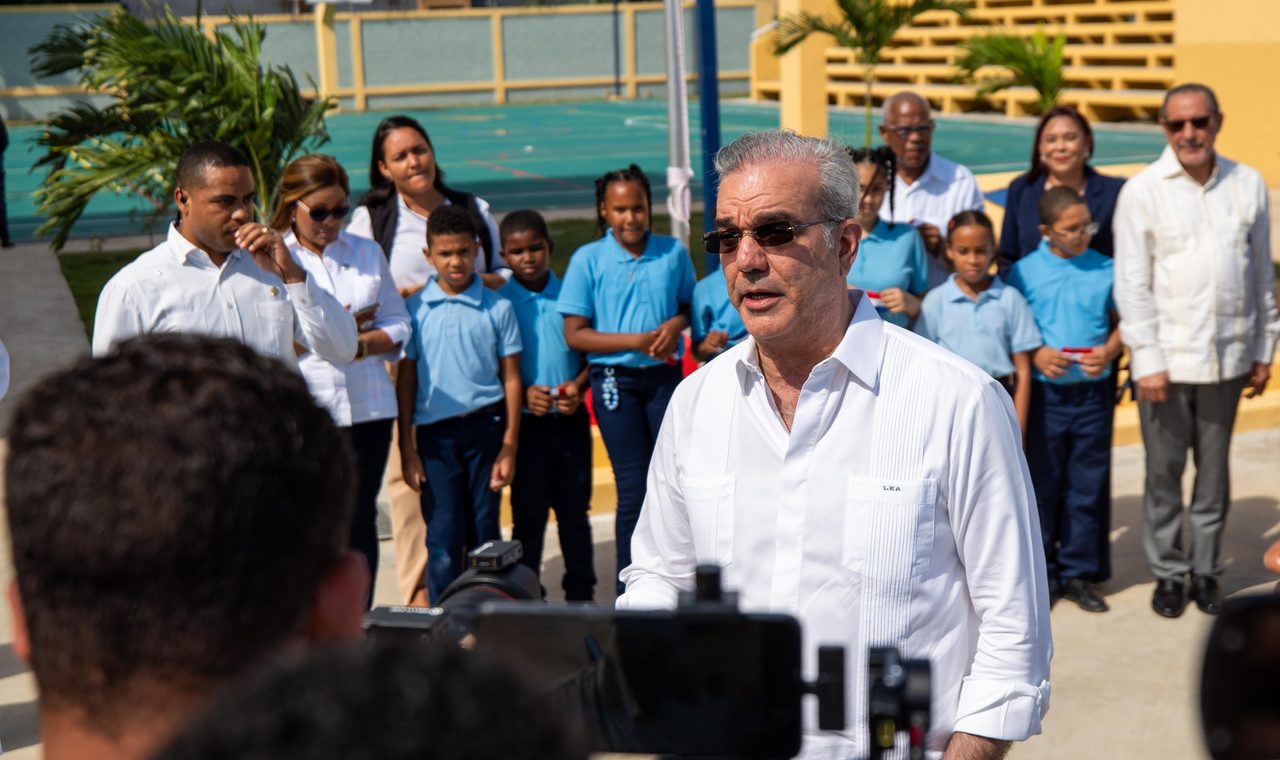 Presidente Abinader: «A ese grupo de antisociales con órdenes de arresto que se entreguen las autoridades ya los tienen ubicados y los están buscando»