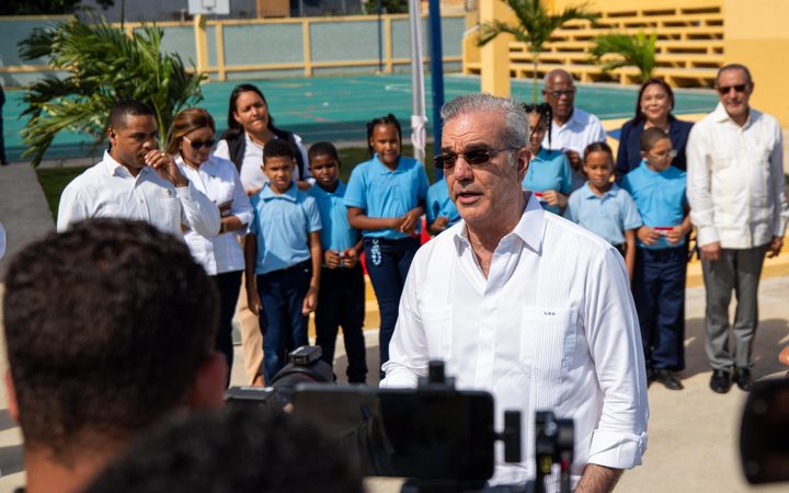 Presidente Abinader: «A ese grupo de antisociales con órdenes de arresto que se entreguen las autoridades ya los tienen ubicados y los están buscando»
