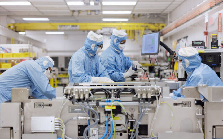 ASML advierte: «Estrangular a China puede acabar creando un competidor»