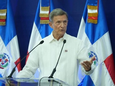 Abinader condecorará al excanciller Roberto Álvarez