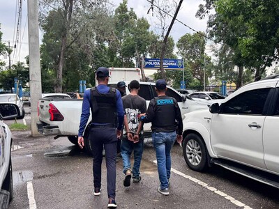 Adolescente vinculado a muerte a tiros de sargento policial en santiago se entrega