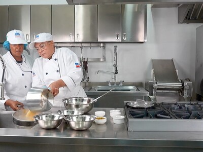 Así se elaboran las recetas del menú escolar