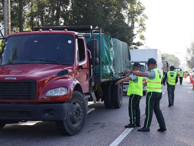 Cintas reflectivas para vehículos pesados mejoran seguridad vial