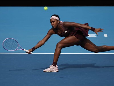 Coco Gauff avanza en Pekín en medio de una controversia