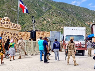 Comercio continúa en Jimaní pese a tensión en frontera con Haití
