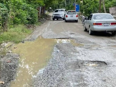 Continúan arreglo de carretera en  Jimayaco tras años de espera