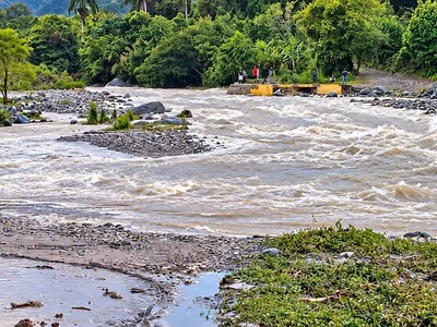 Crecida río Las Cuevas afecta comunidades en Guayabal