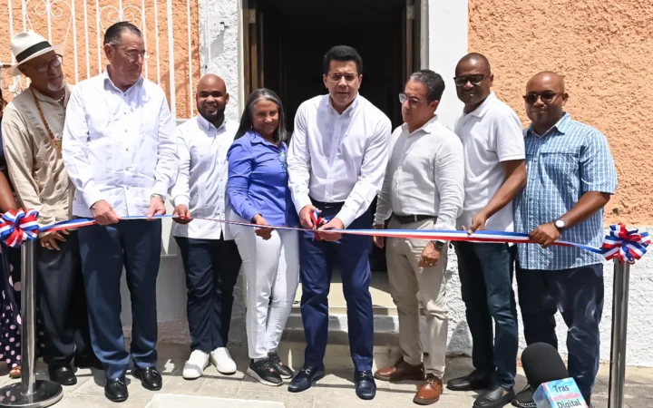 David Collado entrega 254 casas intervenidas en Ciudad Colonial