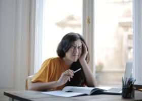 De tener migrañas a prevenirlas: la ciencia ya sabe cuánto ejercicio es idóneo para quedarse en el punto preciso