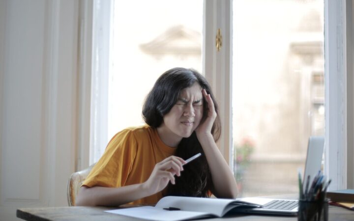 De tener migrañas a prevenirlas: la ciencia ya sabe cuánto ejercicio es idóneo para quedarse en el punto preciso