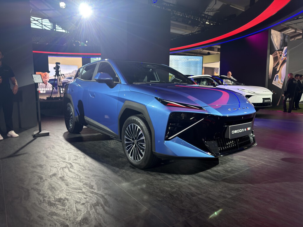 El Omoda 4 quiere asaltar la gama de entrada y se ha traído detalles de Lamborghini para ser el nuevo superventas