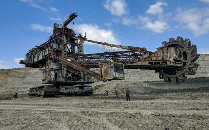 El diésel no ha muerto: este combustible hecho con residuos quiere mover camiones y maquinaria pesada sin cambiar sus motores