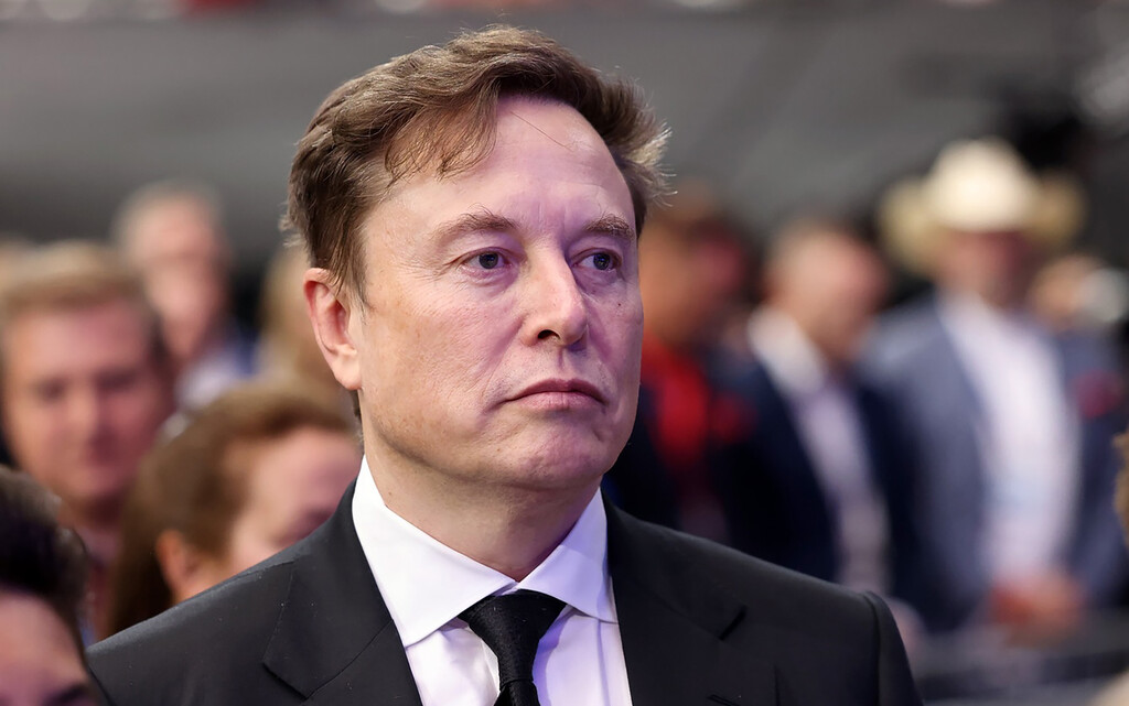Elon Musk podría vivir donde quisiera, pero eligió una caravana junto a un enorme complejo de centros de datos en expansión