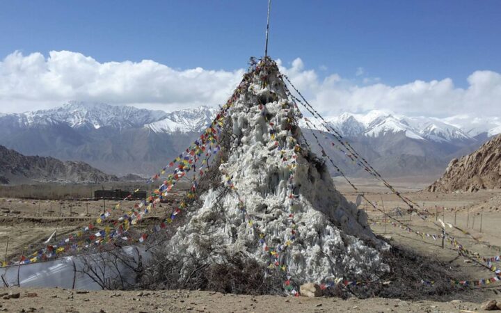 En 2013 un ingeniero indio construyó un glaciar artificial en uno de los desiertos más áridos de la Tierra. 13 años después, la…