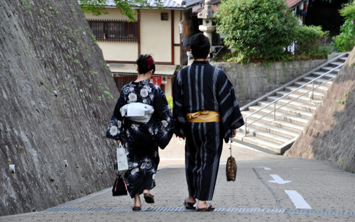 En la carrera por lograr frenar una crisis demográfica desatada, Japón ha encontrado un aliado del pasado: el casamentero