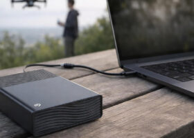 Este disco duro tiene 20 TB y es portátil: te lo puedes llevar a donde quieras y comprarlo solo hoy más barato