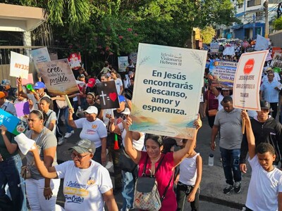 Evangélicos marchan en Santo Domingo Oeste contra la delincuencia