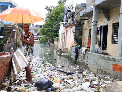 Evite sacar basura a las calles para prevenir inundaciones