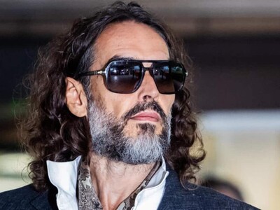 Fiscalía tacha a Russell Brand de «depredador sexual despiadado»