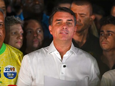Flávio Bolsonaro da marcha atrás a declararse presidente electo