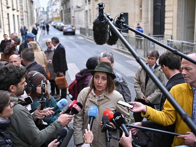 Francia decreta toque de queda en barrios de París por tercera vez