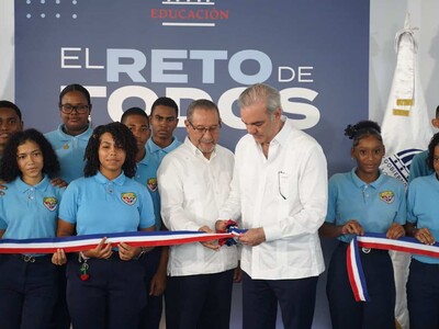 Gobierno inaugura techado en politécnico de Sabana Perdida