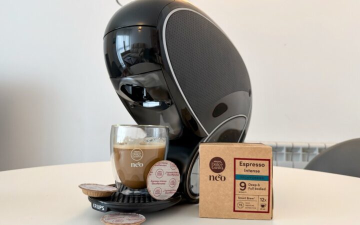 He probado la Dolce Gusto NEO Latte y ahora entiendo por qué las cafeteras de cápsulas quieren parecerse cada vez menos a las de siempre