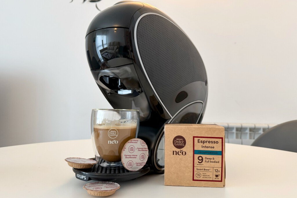 He probado la Dolce Gusto NEO Latte y ahora entiendo por qué las cafeteras de cápsulas quieren parecerse cada vez menos a las de siempre