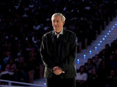 Inteligencia artificial y Julian Barnes en Oviedo
