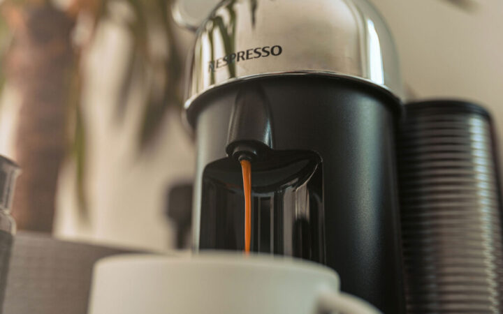 Inventó la cápsula Nespresso y Nestlé hizo miles de millones con ella. Su creador no cobró royalties ni se hizo rico