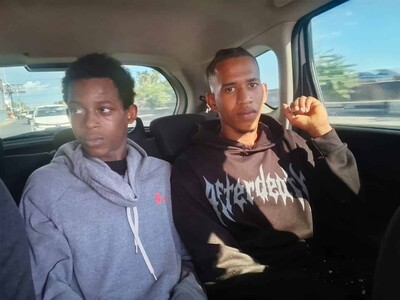 Jóvenes señalados por asaltos machete en avenida Las Américas