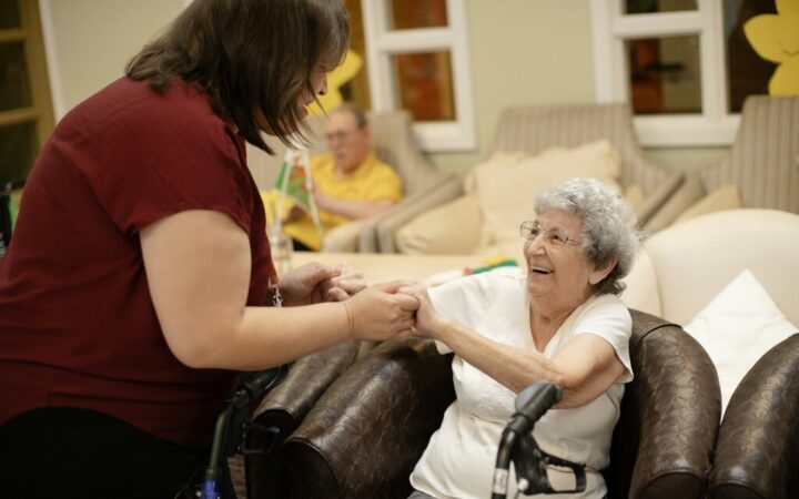 La factura invisible del alzhéimer: las familias españolas soportan cada vez más el coste real de la enfermedad