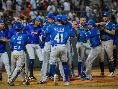 Licey blanquea sin hit a los Toros en una victoria 3-0