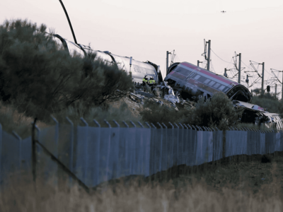 Maquinista del tren impactado en España intentó arrancar dos veces sin