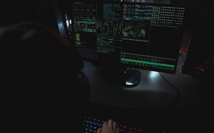 Menos de 100 caracteres, 1.200 webs atacadas y más de 100 comprometidas: así está cambiando la IA la ciberseguridad