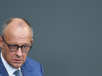 Merz, «profundamente indignado» con la visita de Schröder a Rusia