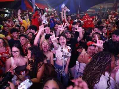Miles celebran en las calles de Sao Paulo reelección de Lula